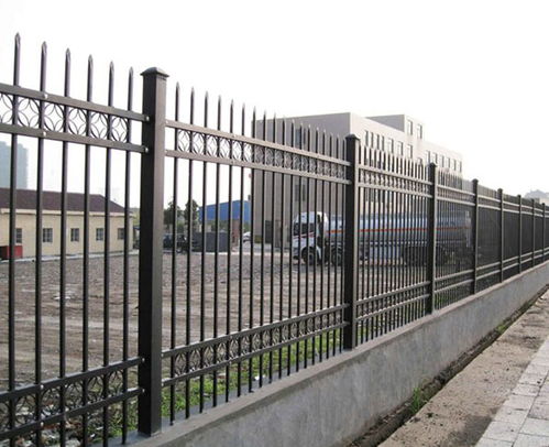 安徽銅陵圍墻護(hù)欄價(jià)格指南 影響因素與利運(yùn)在線咨詢服務(wù)