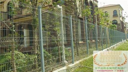 潤程十載精工路 鐵藝圍網(wǎng)護欄的專業(yè)與堅守